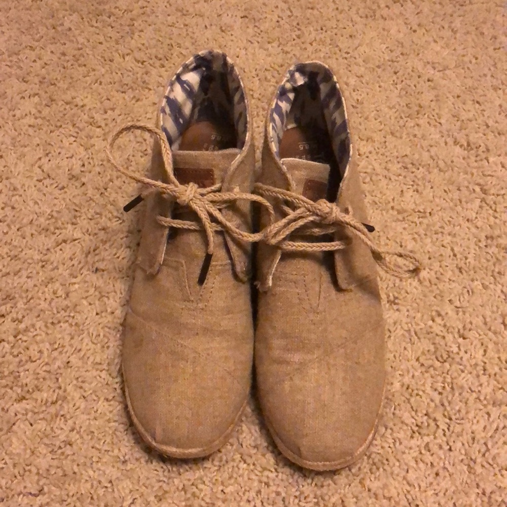 Tom’s Burlap Booties